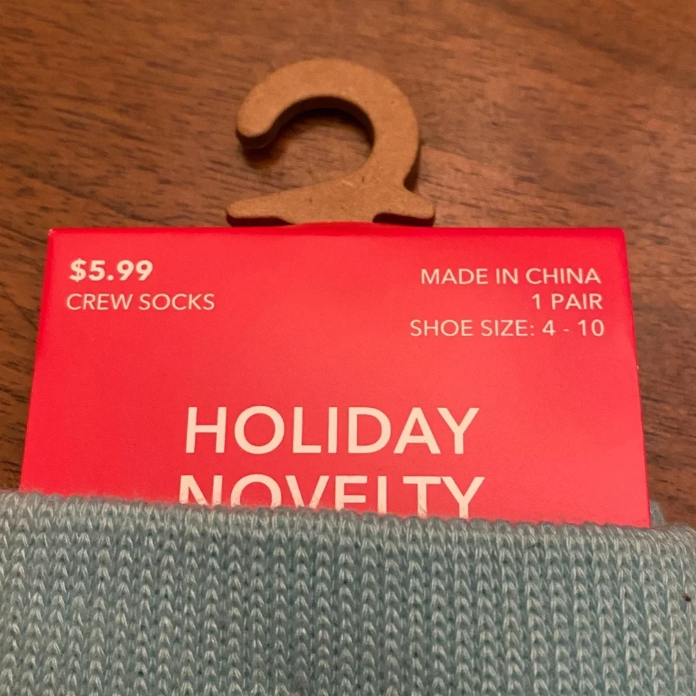 FREE Holiday Socks Baking Through the Snow